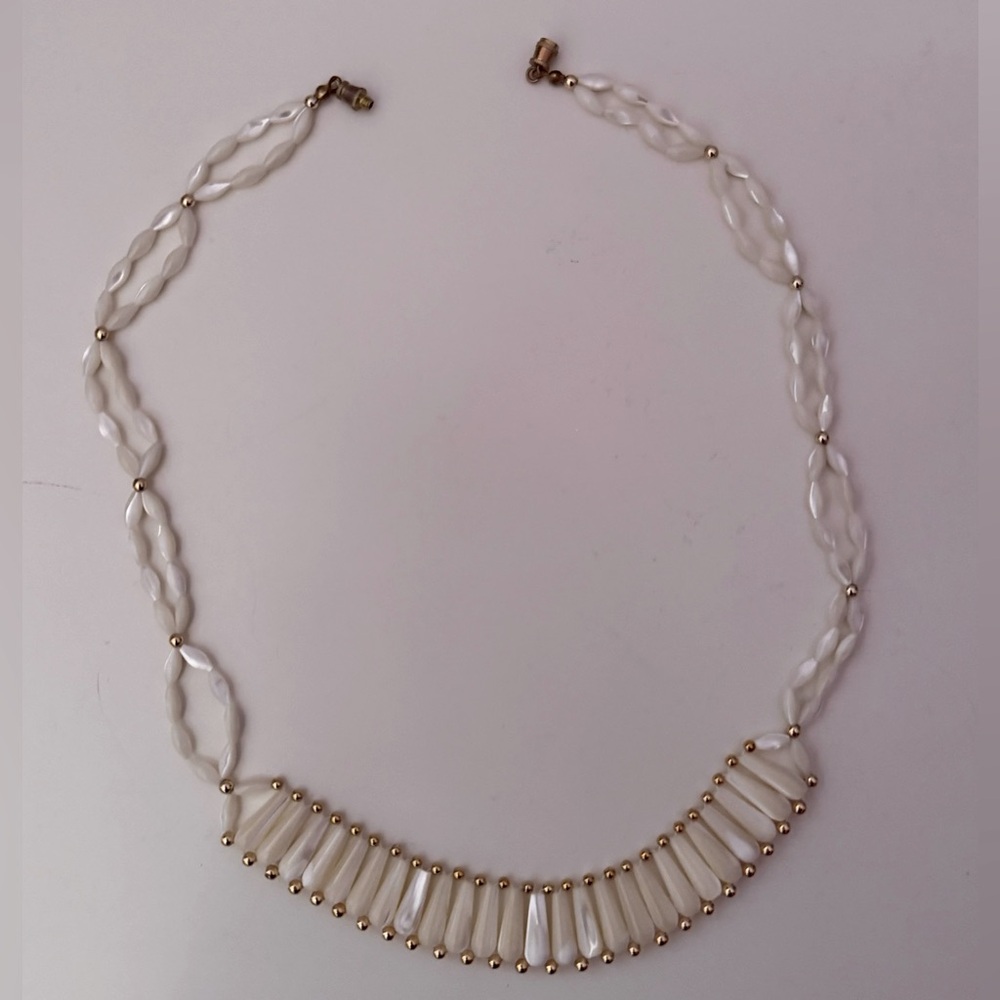 Faux pearl necklace White and Gold 💕